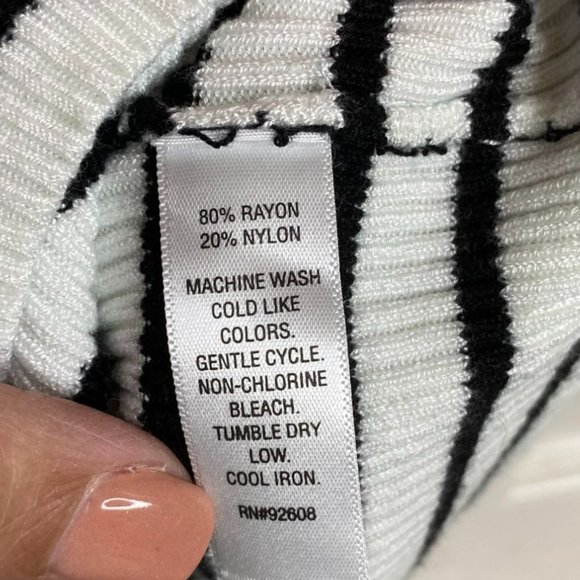 JW Style Womens Black and White Stripe Sleeveless Off Shoulder Knit Top Size XL - Picture 4 of 7